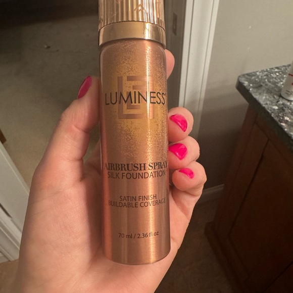 Luminess Purple and Gold Foundation for Flawless Skin - Picture 3 of 4